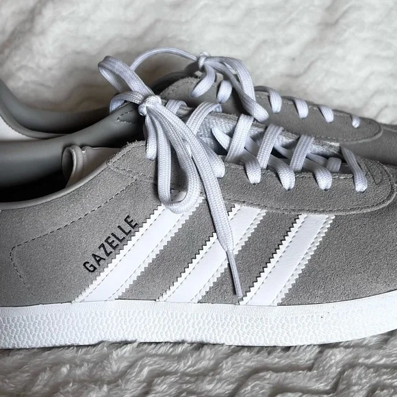 NWOB ADIDAS Gazelle Suede Shoe, Gray/White, 11 - Picture 2 of 5